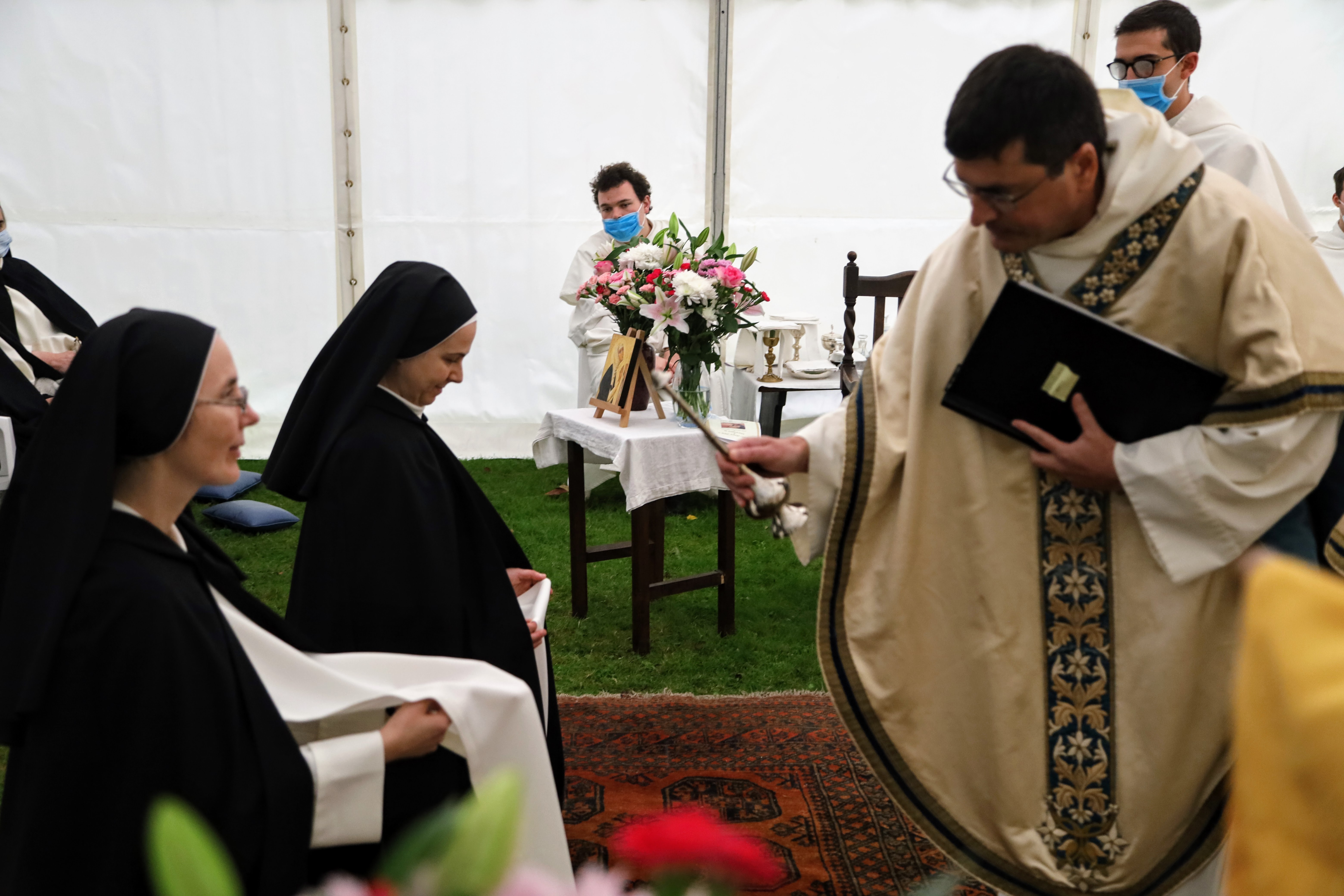 Fr Martin Blesses the scapulars of the newly professed